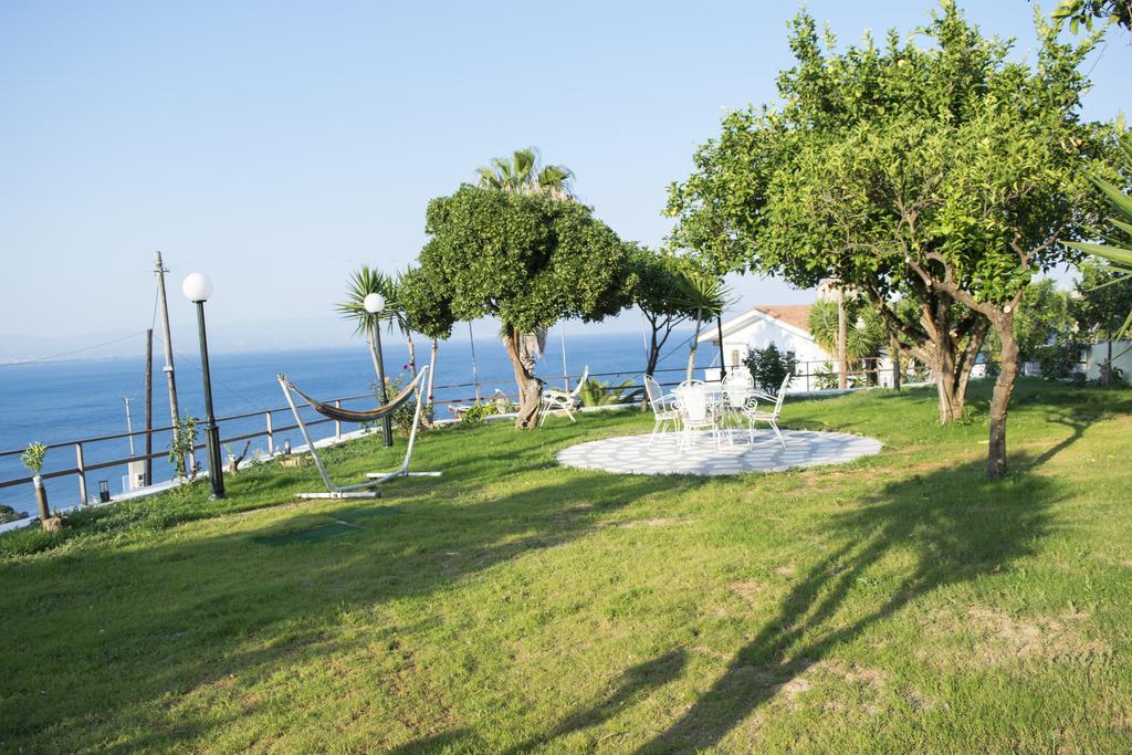 Hotel Milton Mavrovoúnion Extérieur photo