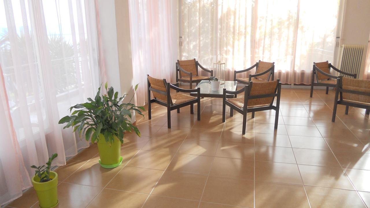 Hotel Milton Mavrovoúnion Extérieur photo