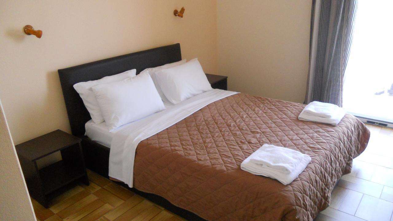 Hotel Milton Mavrovoúnion Extérieur photo