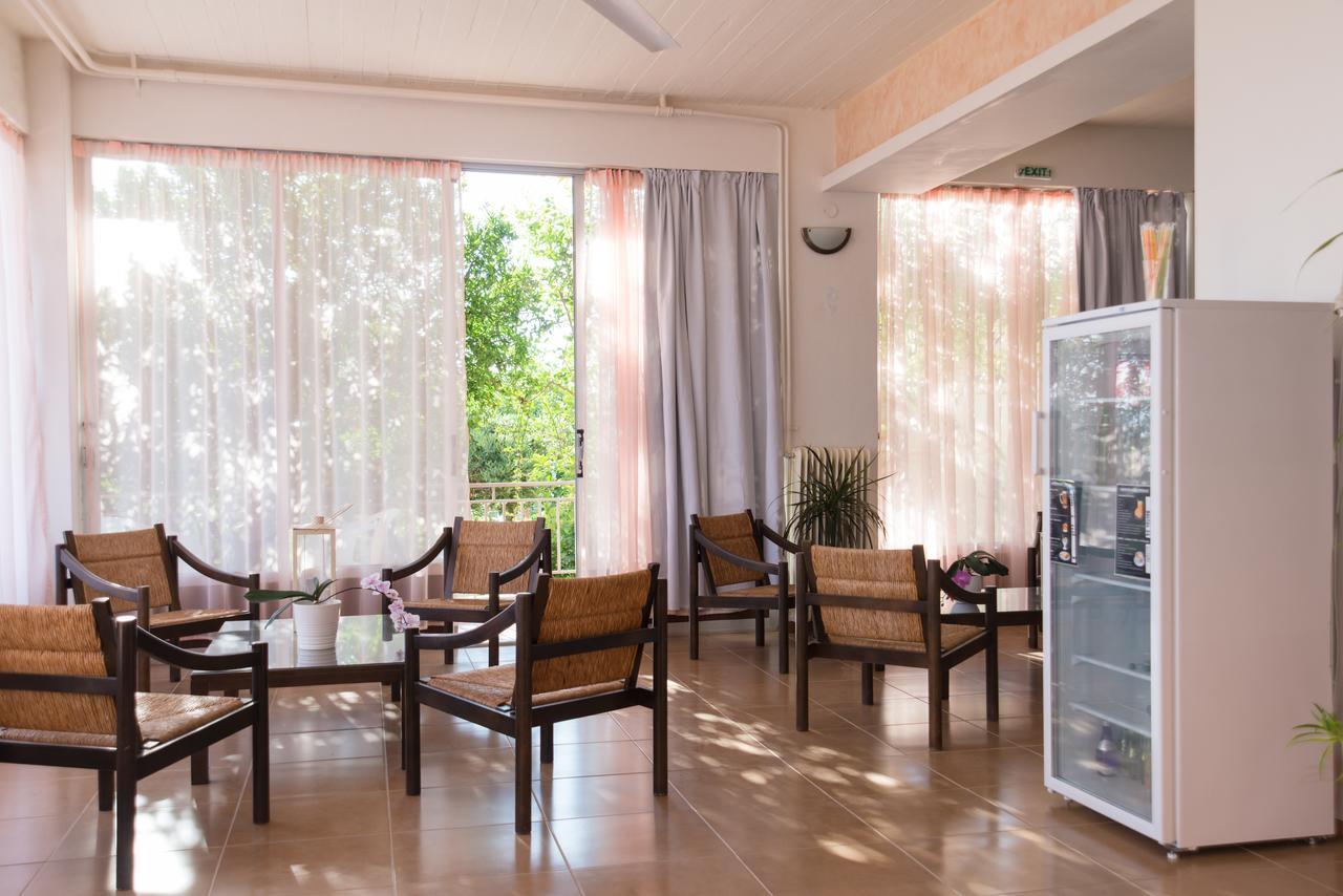 Hotel Milton Mavrovoúnion Extérieur photo