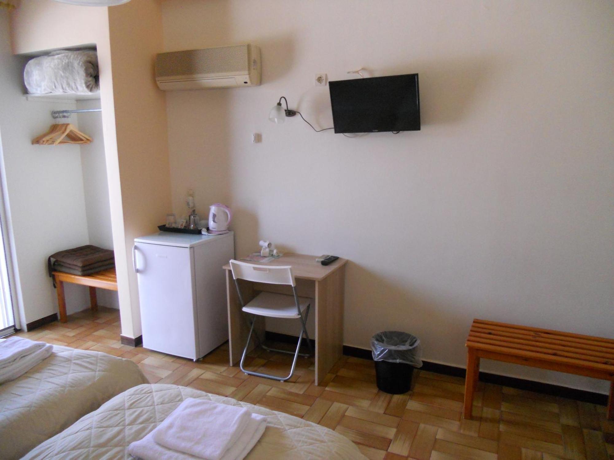 Hotel Milton Mavrovoúnion Extérieur photo