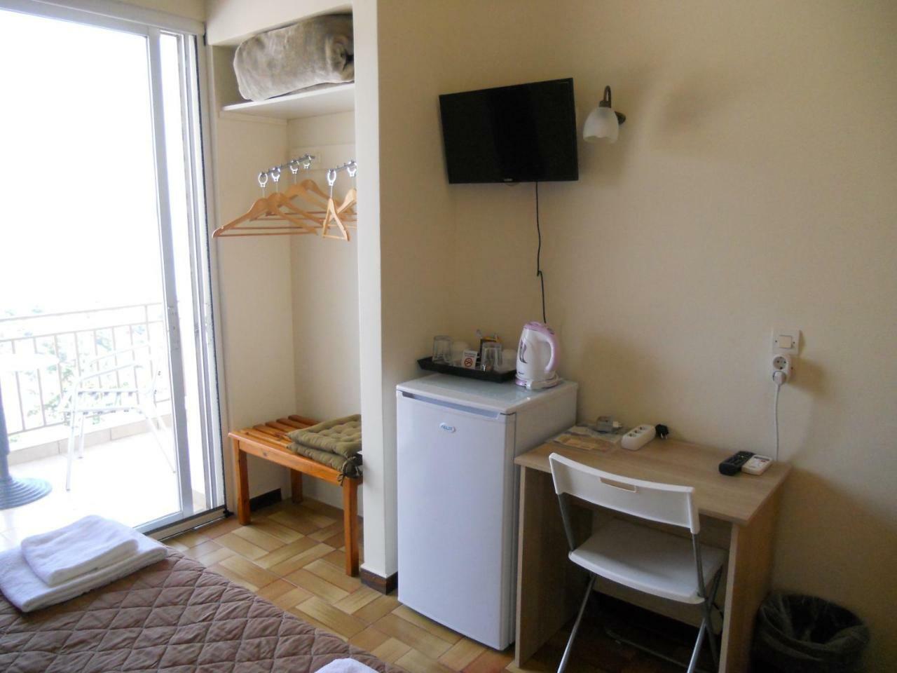 Hotel Milton Mavrovoúnion Extérieur photo
