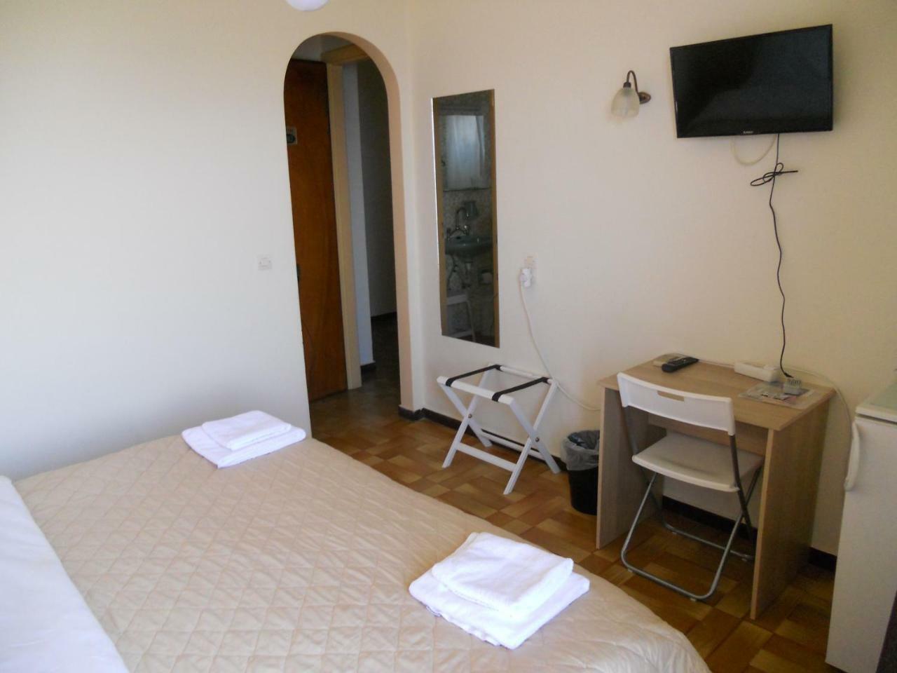 Hotel Milton Mavrovoúnion Extérieur photo