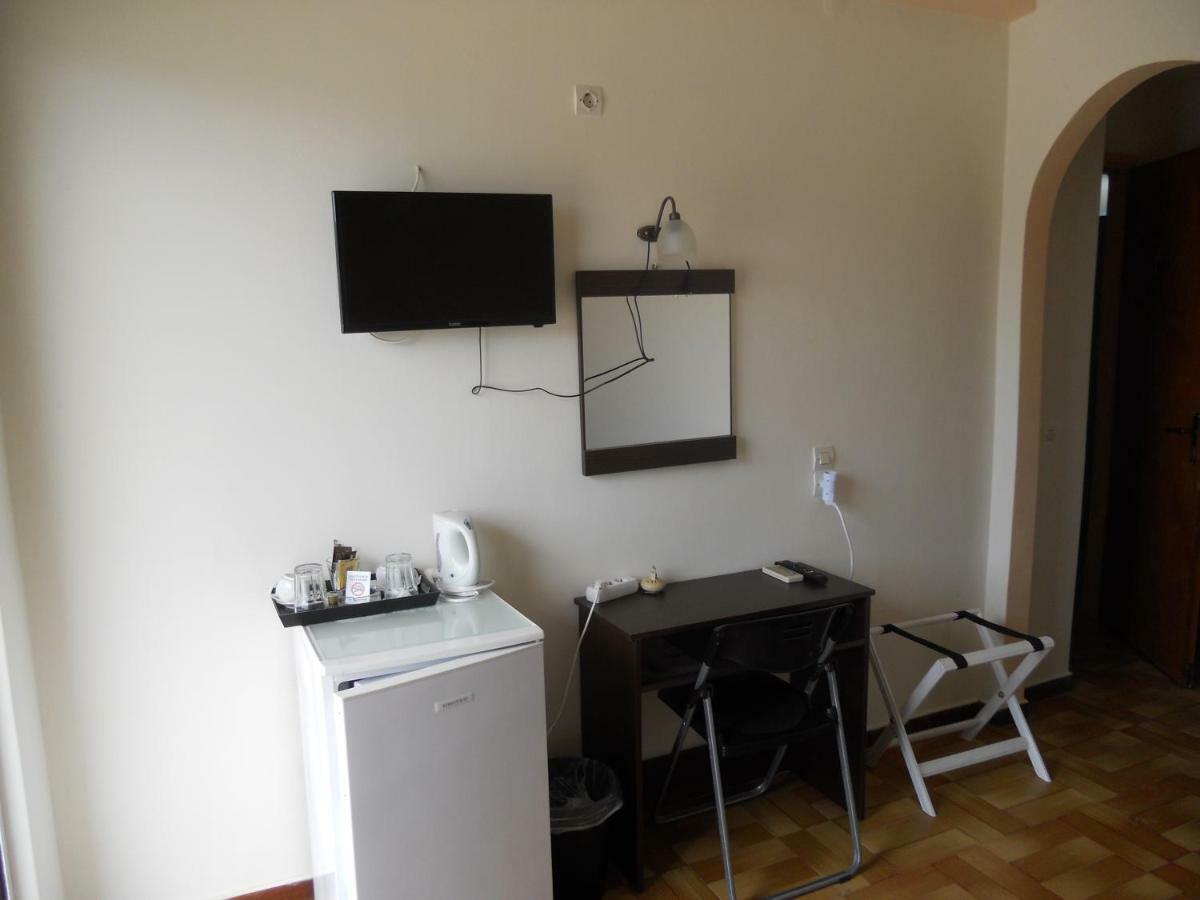 Hotel Milton Mavrovoúnion Extérieur photo